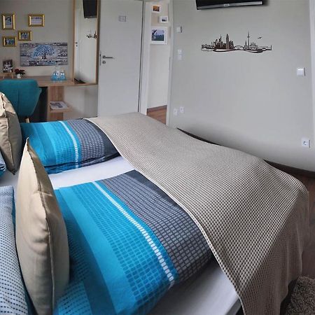 Frankfurt Bed & Breakfast Франкфурт на Майн Екстериор снимка